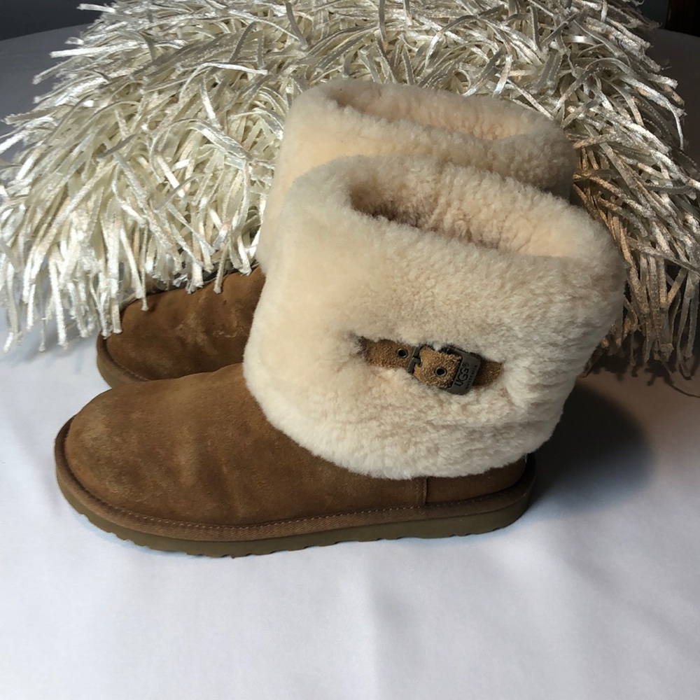 Ugg Size 9 - image 2